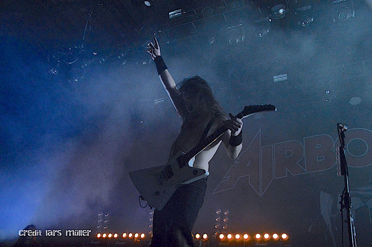 airbourne@samsunghall-1704 airbourne@samsunghall-1704
