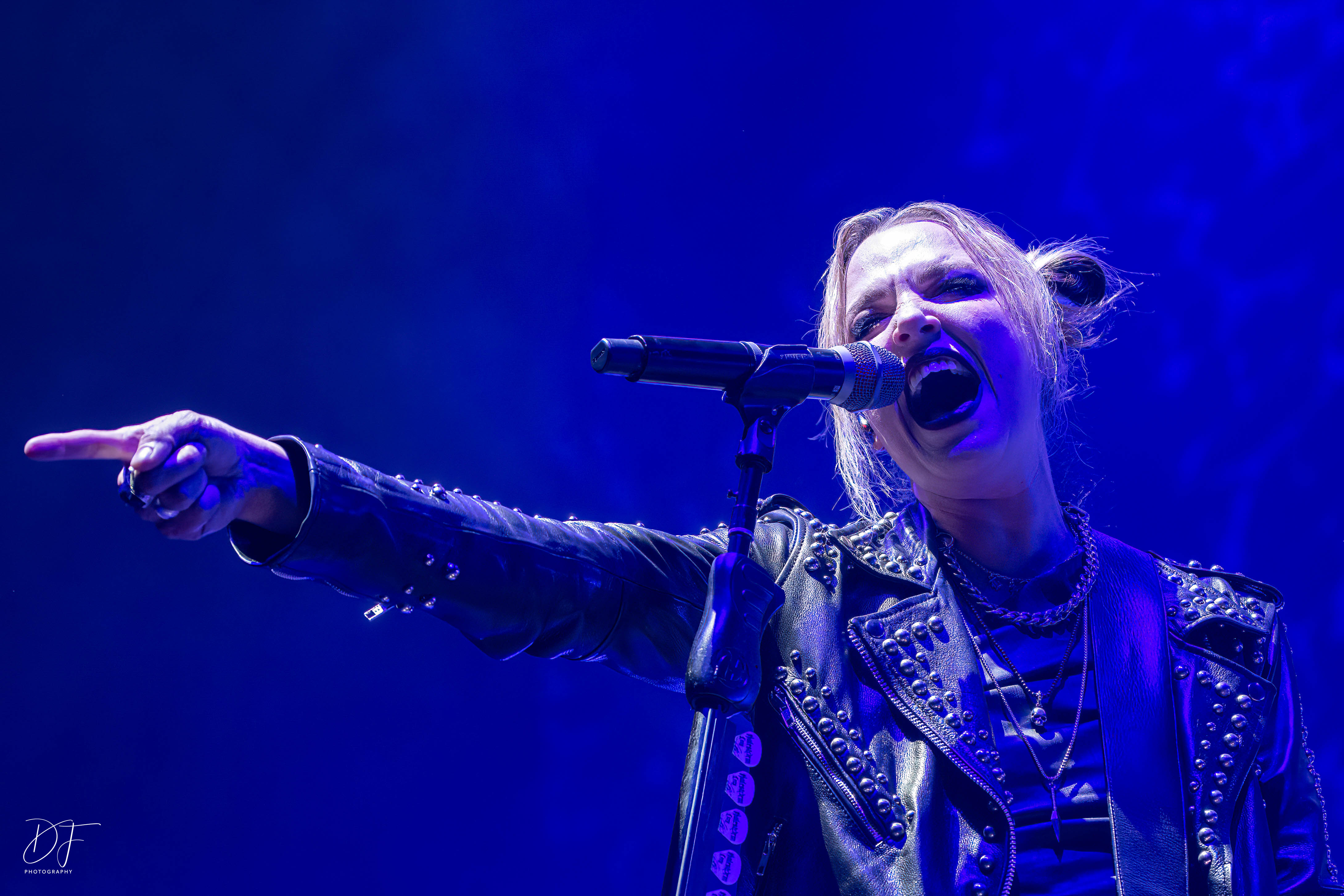 halestorm@thehall22-19 halestorm@thehall22-19