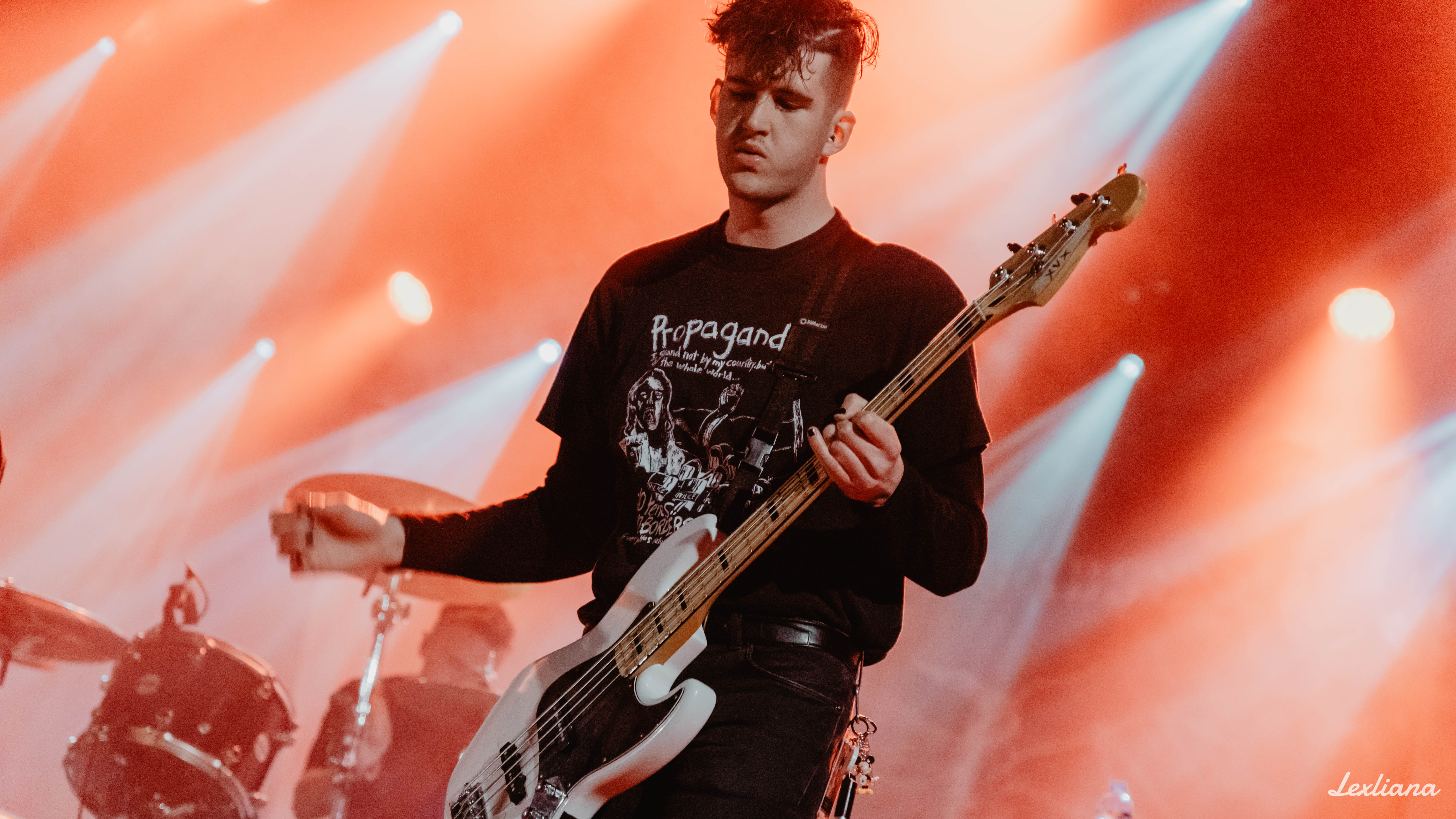 AR_Holding_Absence_9 AR_Holding_Absence_9