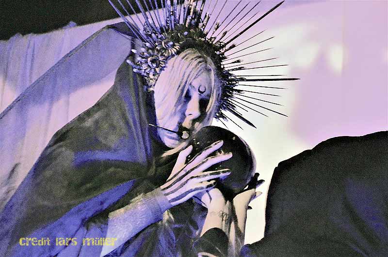 inthismoment@z7-1803 inthismoment@z7-1803