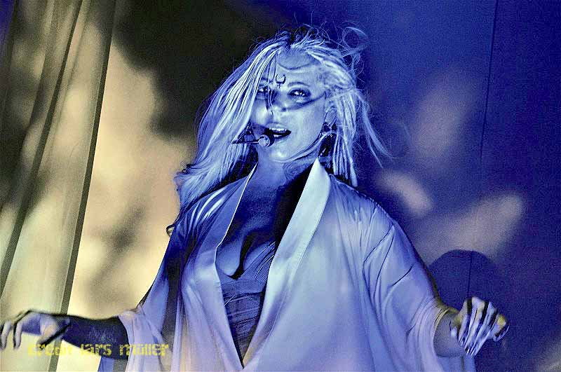 inthismoment@z7-1806 inthismoment@z7-1806