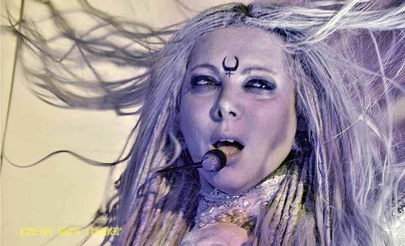 inthismoment@z7-1810 inthismoment@z7-1810