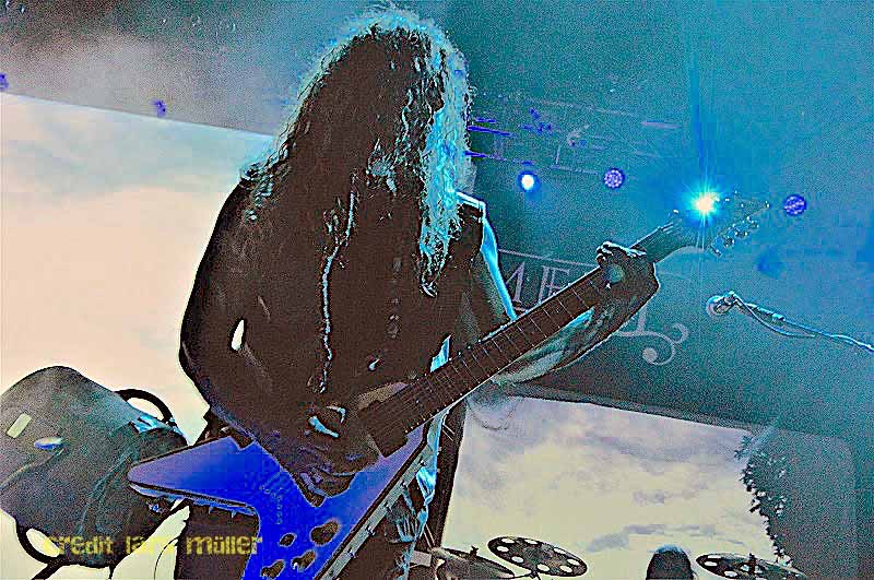 inthismoment@z7-1811 inthismoment@z7-1811