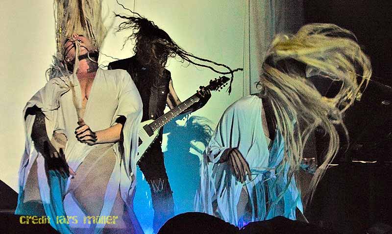 inthismoment@z7-1815 inthismoment@z7-1815