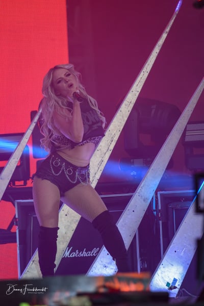 moetleycruee@stockhornarena23-2 moetleycruee@stockhornarena23-2