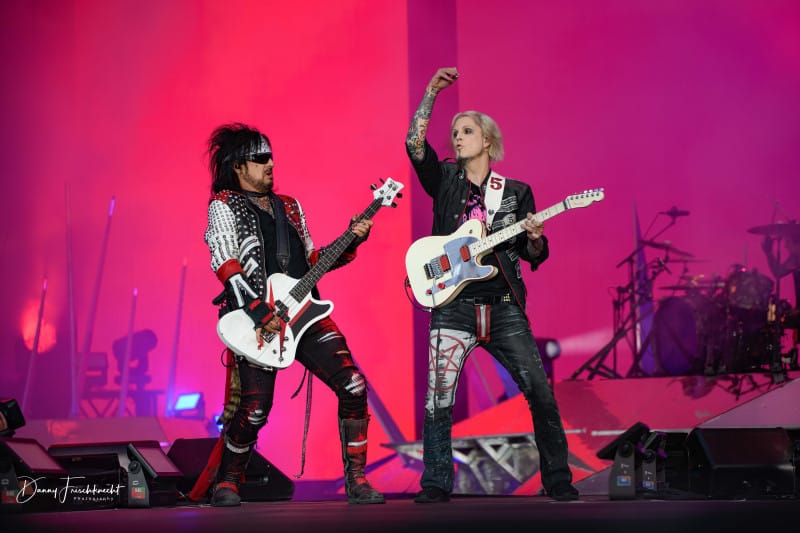 moetleycruee@stockhornarena23-24 moetleycruee@stockhornarena23-24