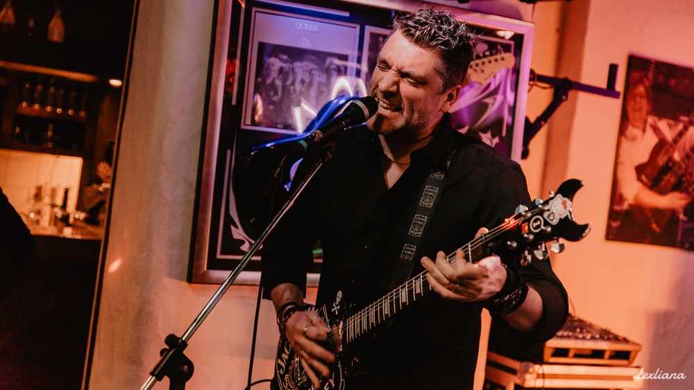 AR_Obsidian_Black18 AR_Obsidian_Black18