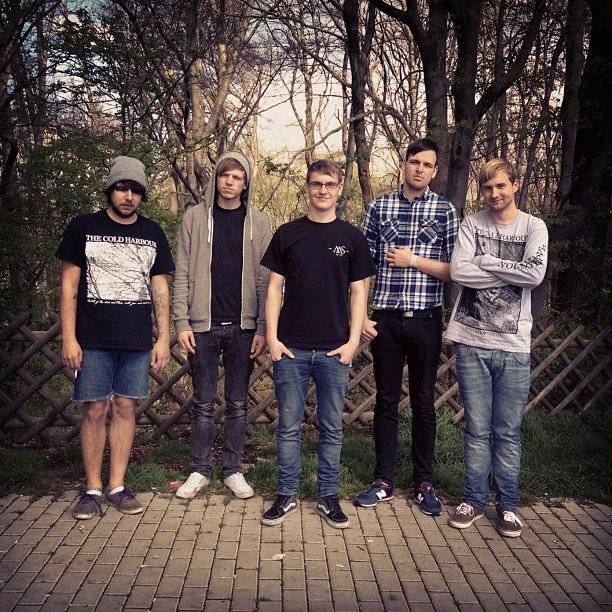 empty handed debut – A Memory That No One Clings Onto