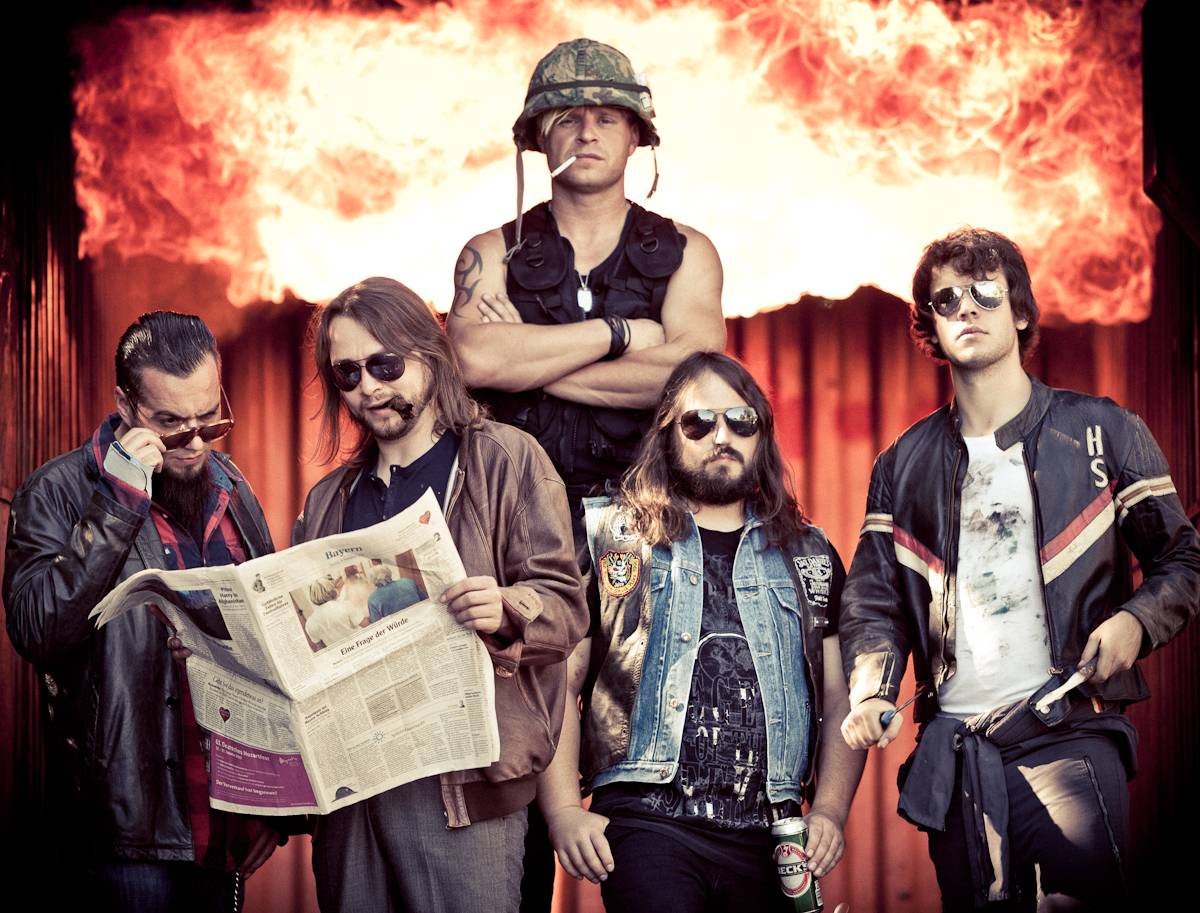 HASSLIEBE mit Interview und Videos zum neuen Album â€œSklave der Neuzeitâ€œ