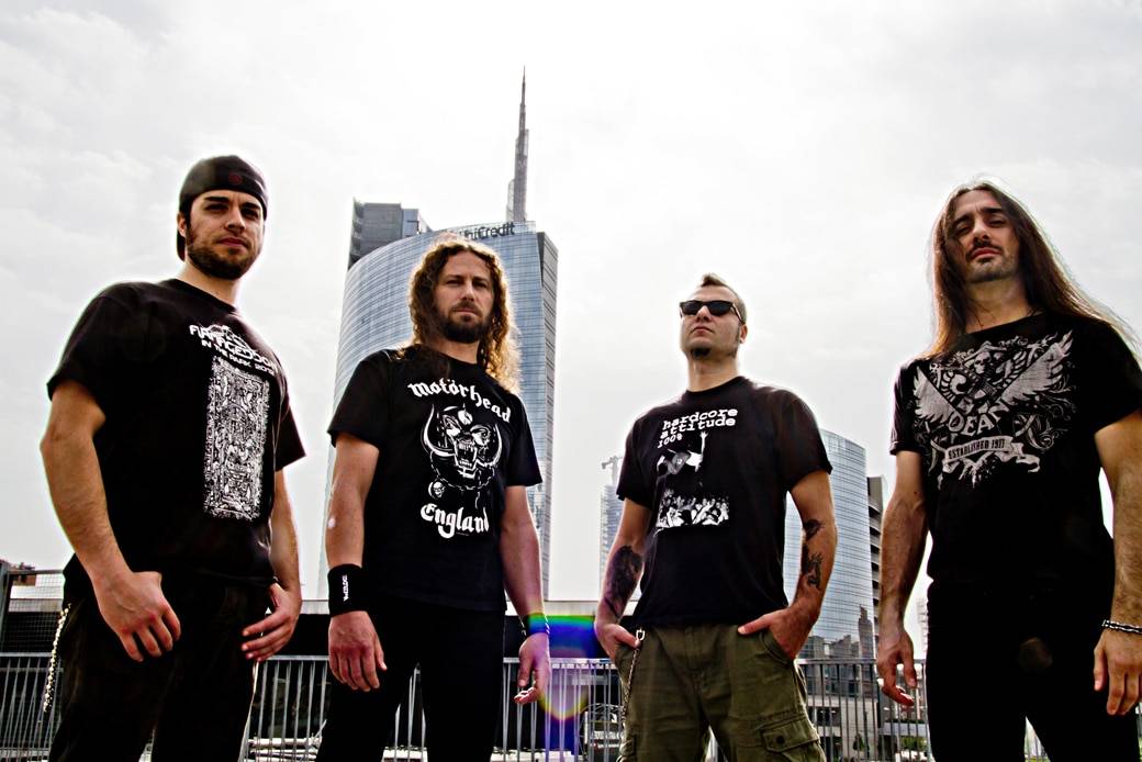 EXTREMA – ‚BETWEEN THE LINES‘ VIDEO AVAILABLE