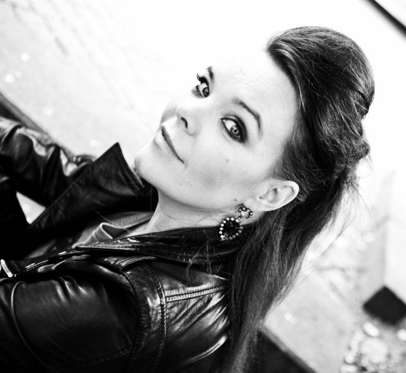 ANETTE OLZON – Solo Album Next Year