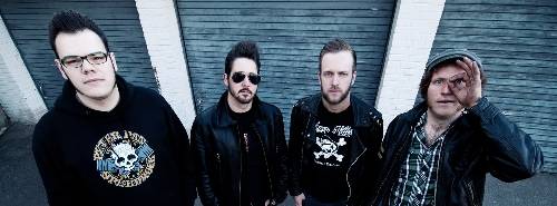 „Rebel“ Musikvideo von ARON HELLVIS