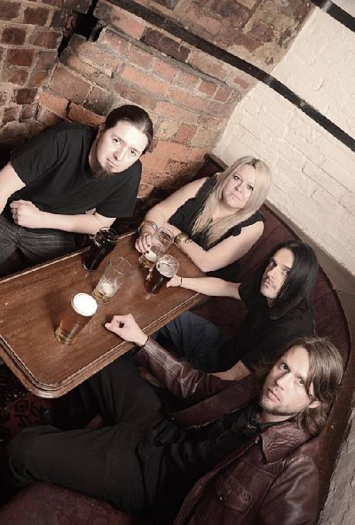 ALUNAH – unterschreiben bei Napalm Records