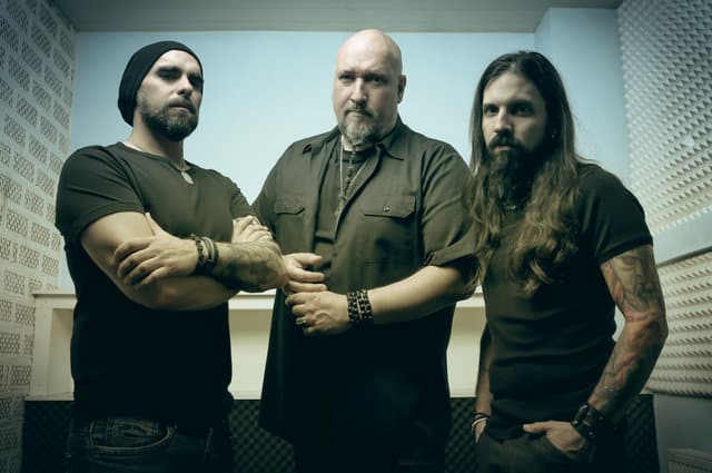 RAGE – veröffentlichen Lyric-Video zu „War“