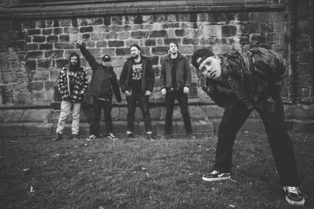 broken teeth – Debütalbum vorbestellen