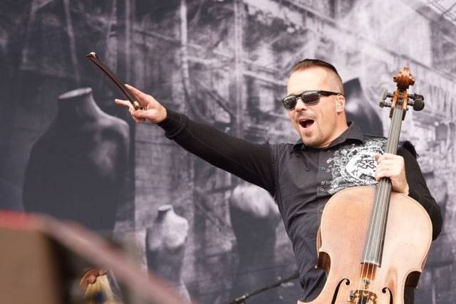 APOCALYPTICA – Plays Metallica By Four Cellos out now
