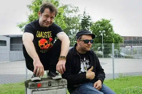 SR ABSTÜRZENDE BRIEFTAUBEN – „Doofgesagte Leben Länger“ erscheint am 23.09.16