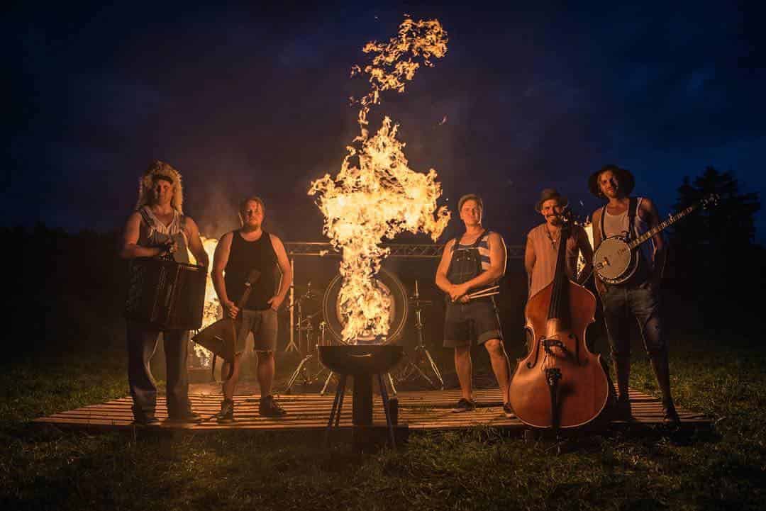 STEVE’N’SEAGULLS – Brothers Of Farms veröffentlichen Song „Aces High“