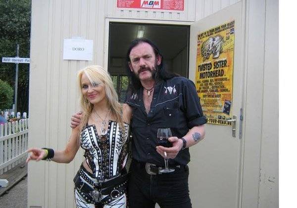 DORO – enthüllt Erinnerungsvideo „It Still Hurts“ für verstorbenen Freund Lemmy