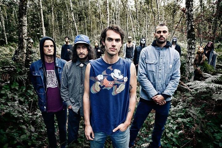 ALL THEM WITCHES mit Glitchy Video zu „357“