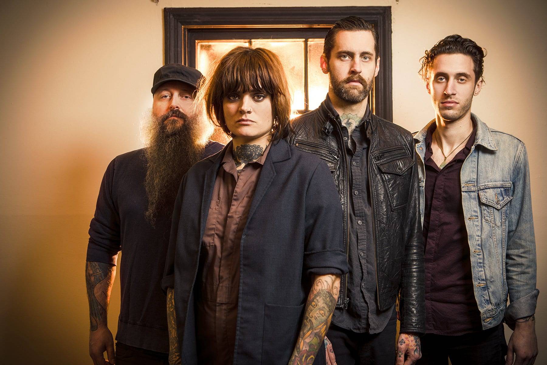 ROYAL THUNDER – Video zu „April Showers“