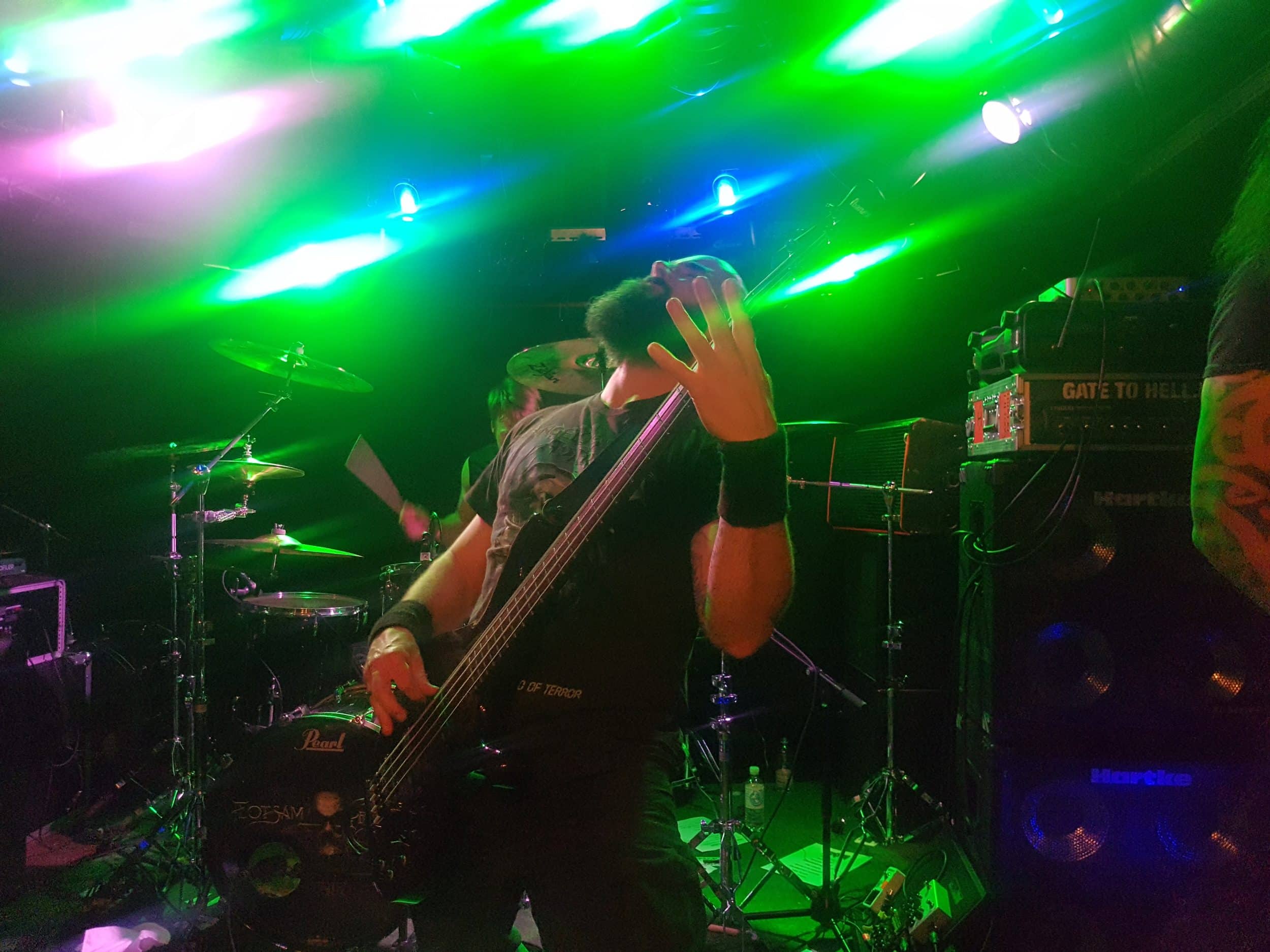 Das Werk 21 wird in Schutt und Asche gelegt