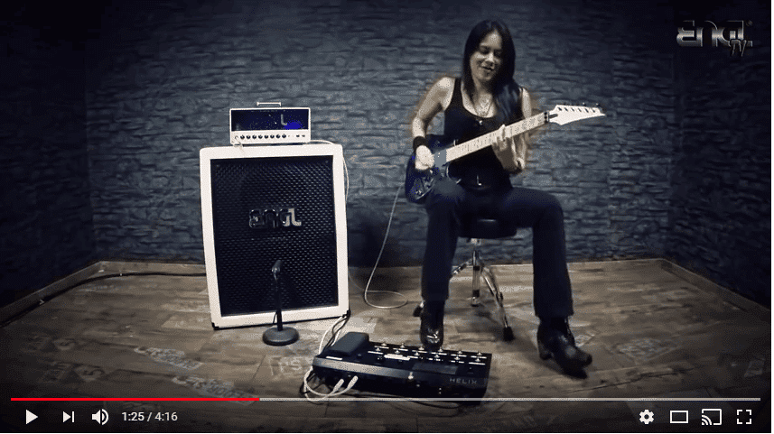 EVANESCENCE – Axtschwingerin Jen Majura hat was mit CHUCK NORRIS