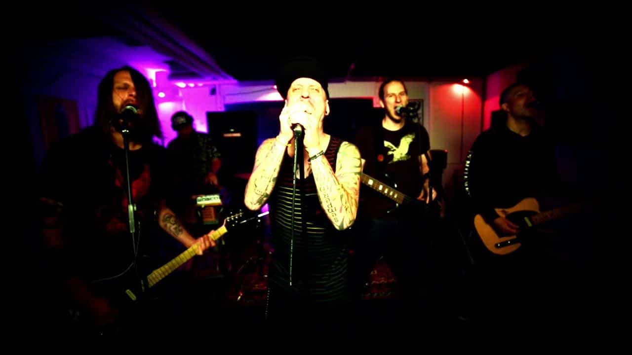 ROSCO meldet sich mit neuer Single „Was Solls“ zu Wort