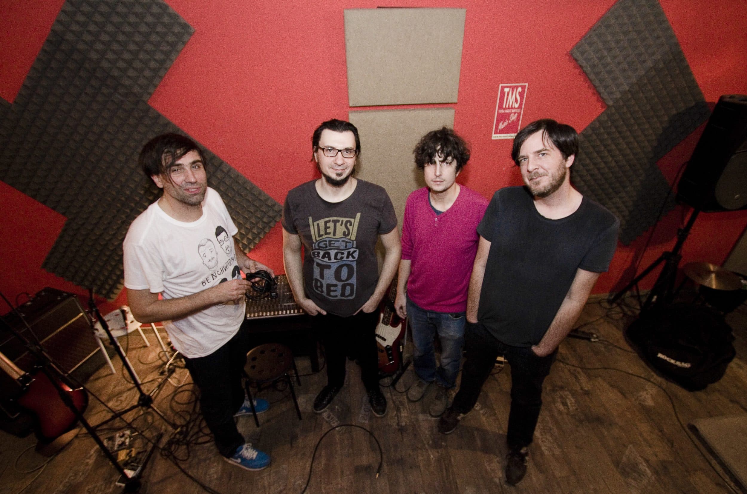 (THE) LESSER MEN mit Weihnachtsvideo zu „Never Tell“