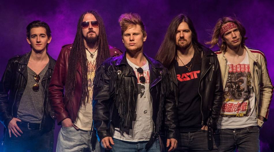 Crazy Chick – HAIRDRYER supporten FOZZY