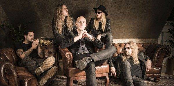 SOEN motzen Lykaia auf