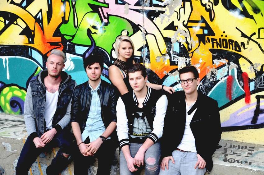 LIGHT UP THE TOWN – „Stay“