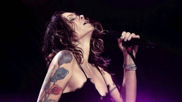 BETH HART – „Leave The Light On“