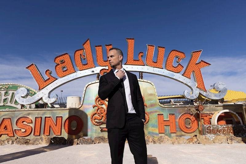 wtf – MARK TREMONTI sings SINATRA