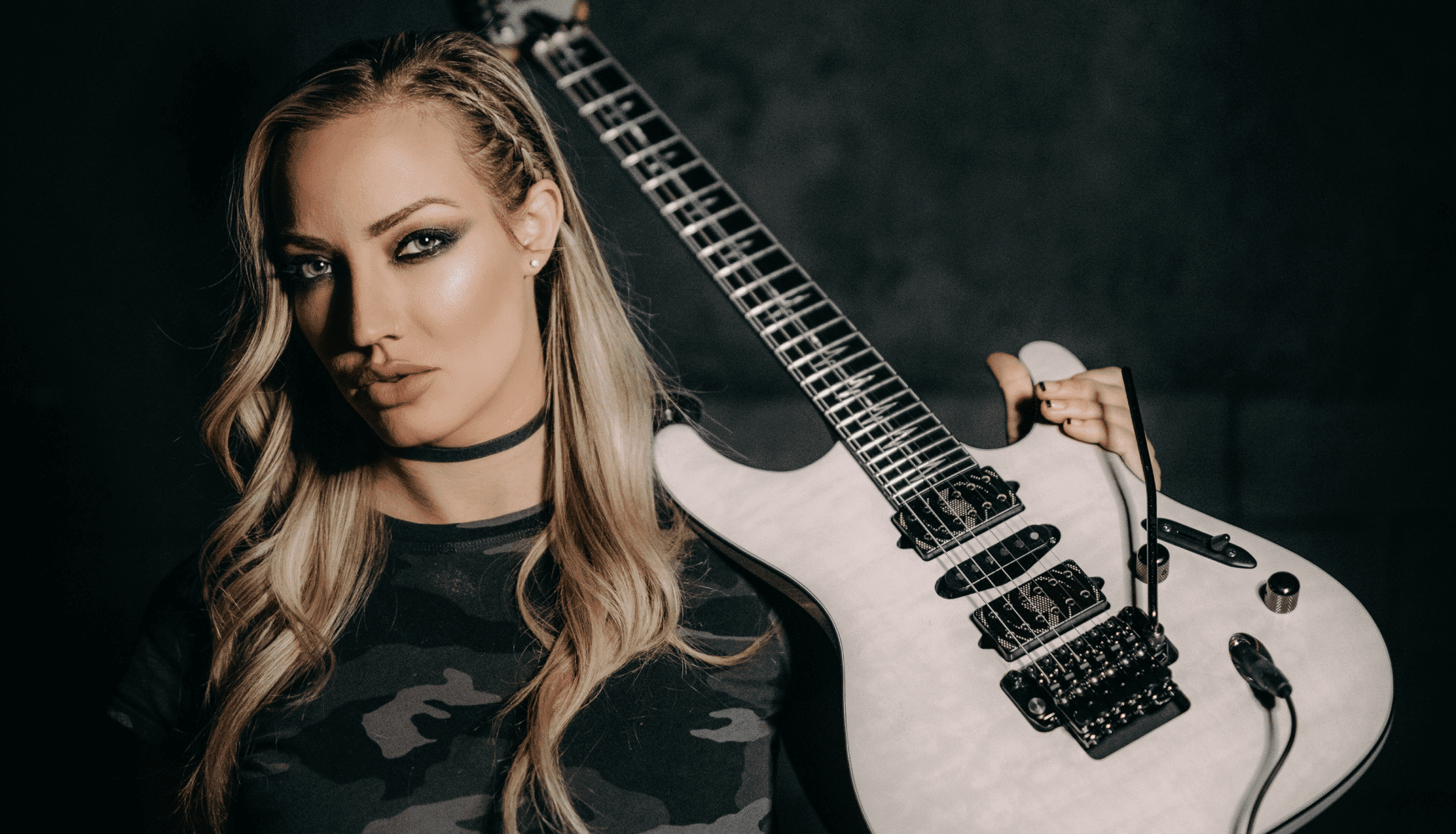 NITA STRAUSS is back – „The Call Of The Void“ mit Hammergästen