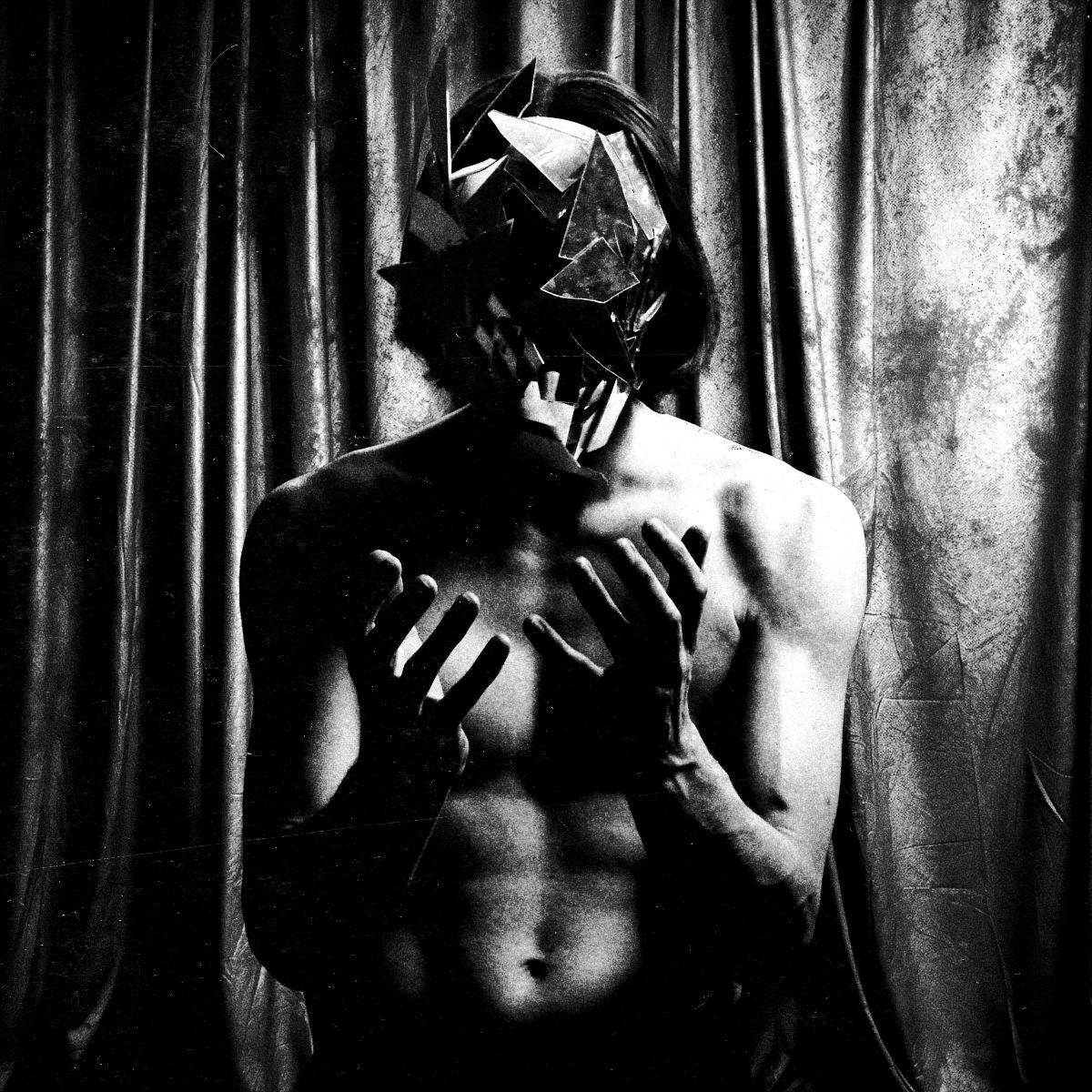 BLEED FROM WITHIN – „Hands Of Sin“