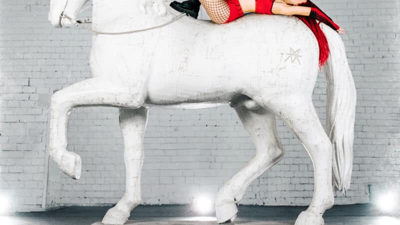 APRIL ART – neues Video „Not Afraid“