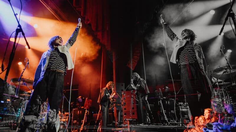 YOU ME AT SIX im X-TRA