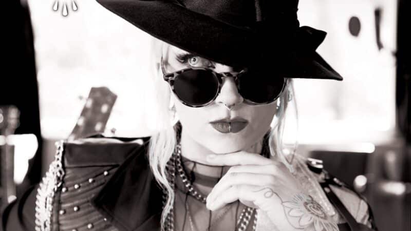 SERAINA TELLI auf ganz spezieller Schweizer Tour