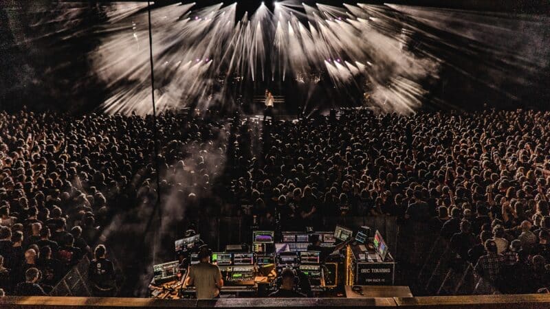 PAPA ROACH in Spendierlaune