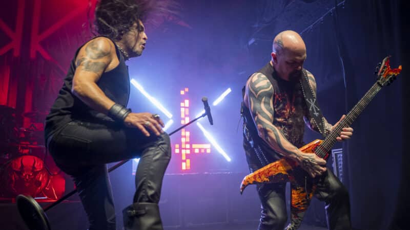 KERRY KING im Komplex 457