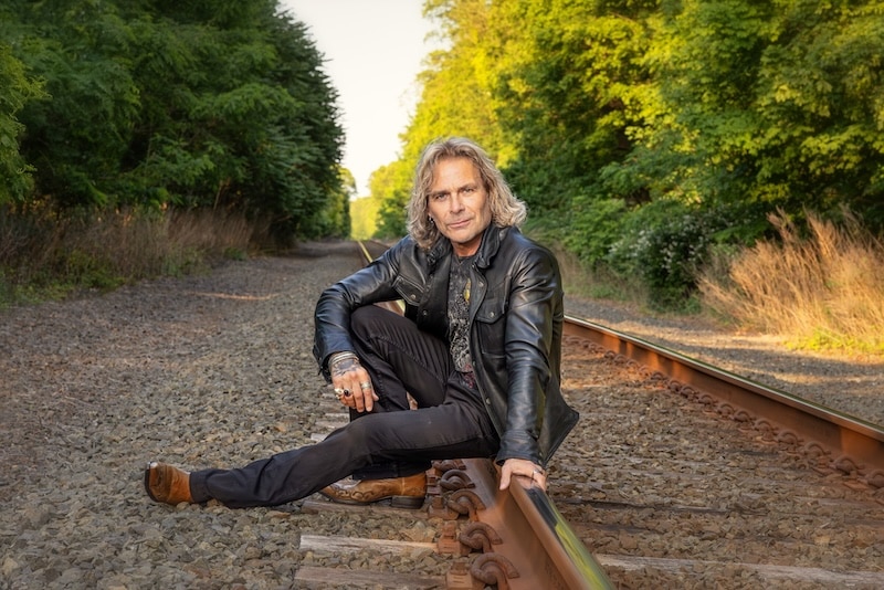 MIKE TRAMP – neue Single „All Burn In Hell“ vom weissen Löwen