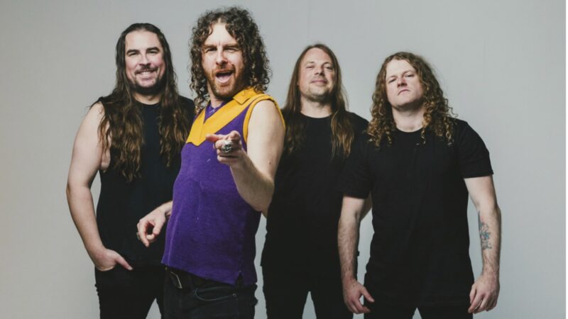 AIRBOURNE mit Weihnachtslied…