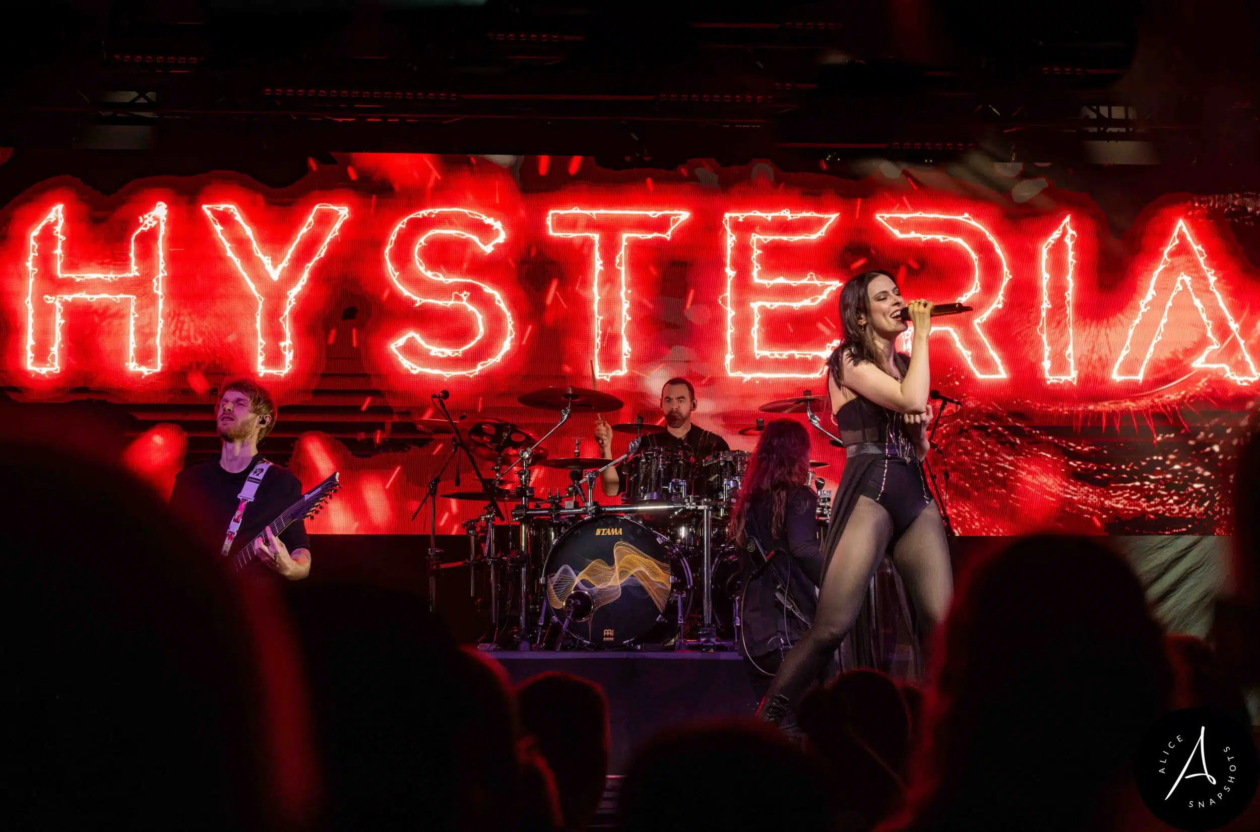 BEYOND THE BLACK im X-TRA